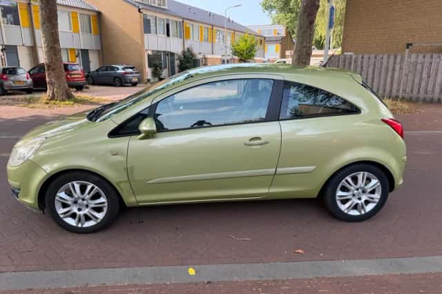 Opel Corsa (2007) thumbnail 6