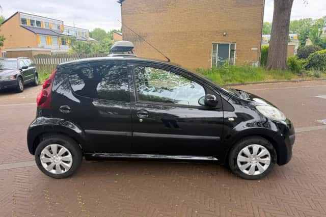 Peugeot 107 (2012) thumbnail 2