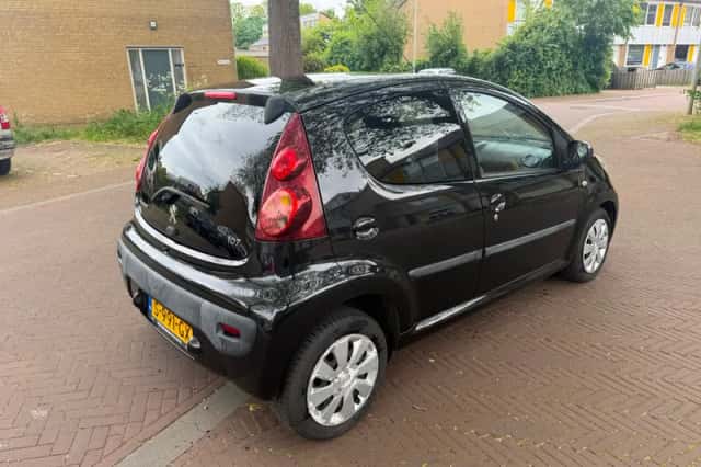 Peugeot 107 (2012) thumbnail 3