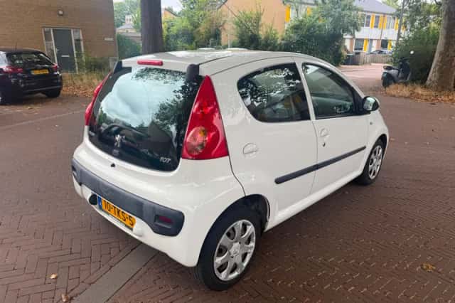 Peugeot 107 (2012) thumbnail 3