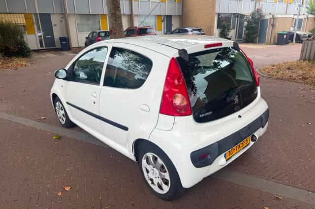 Peugeot 107 (2012) thumbnail 5