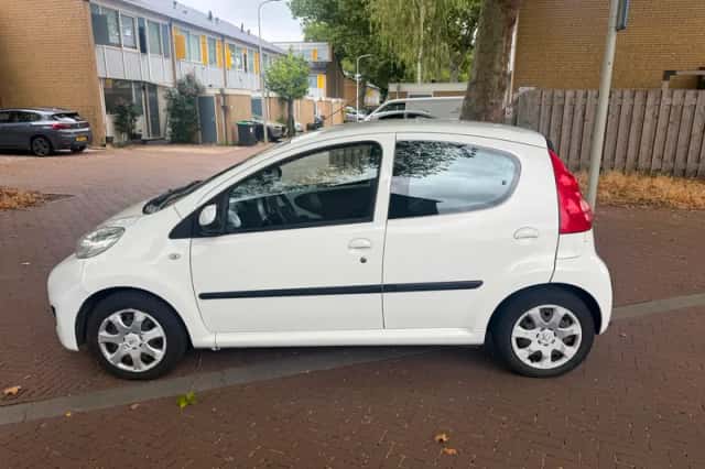 Peugeot 107 (2012) thumbnail 6