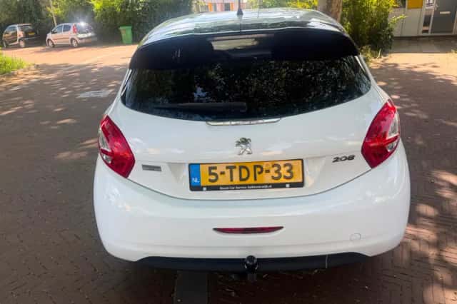 Peugeot 208 (2014) thumbnail 4