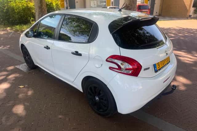 Peugeot 208 (2014) thumbnail 5