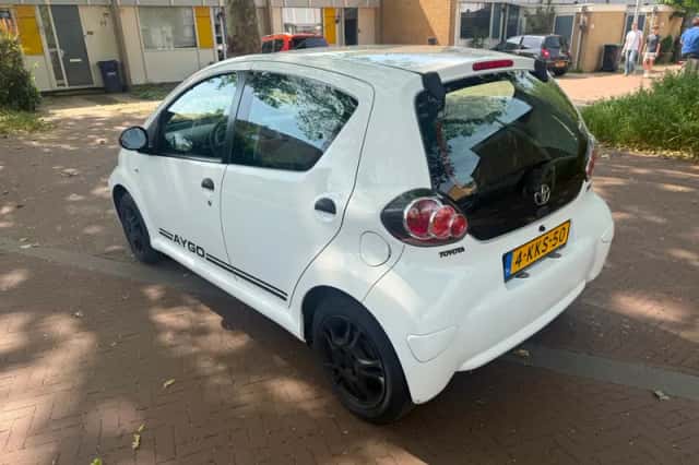 Toyota Aygo (2013) thumbnail 5
