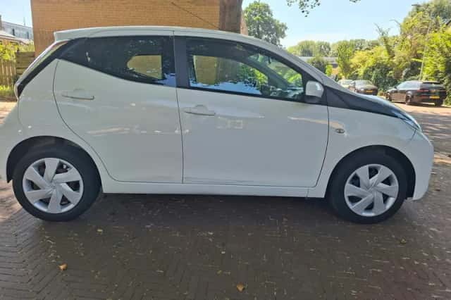 Toyota Aygo (2017) thumbnail 2