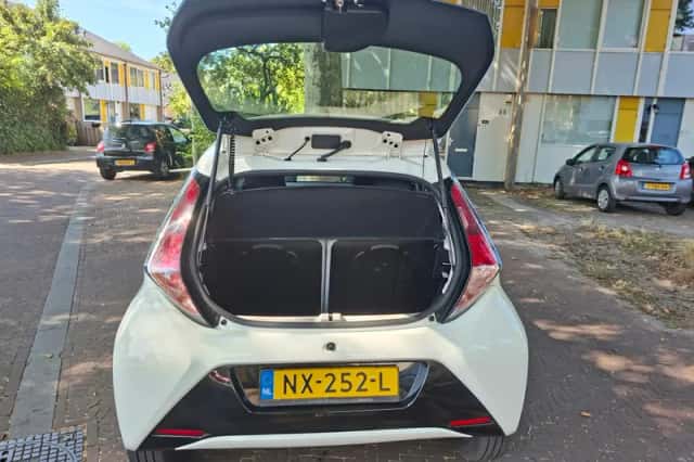 Toyota Aygo (2017) thumbnail 3
