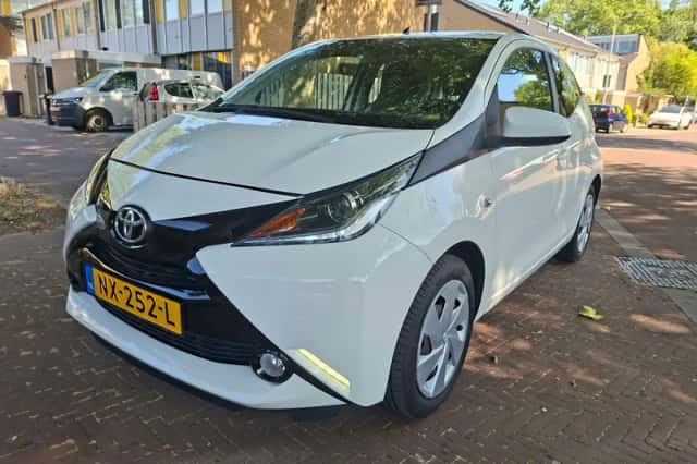 Toyota Aygo (2017) thumbnail 4
