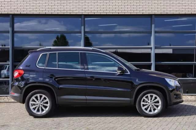 Volkswagen Tiguan (2011) thumbnail 2