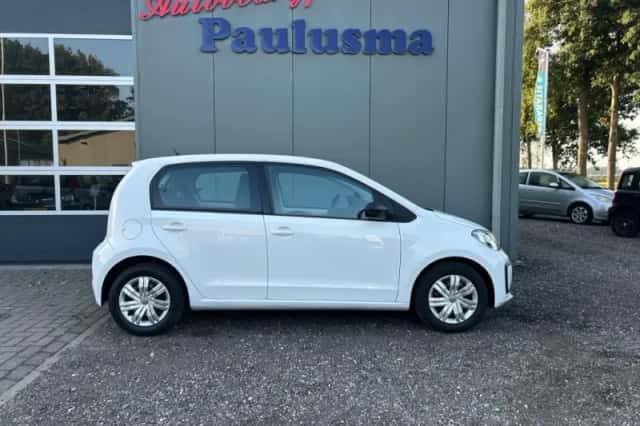 Volkswagen Up! (2017) thumbnail 2