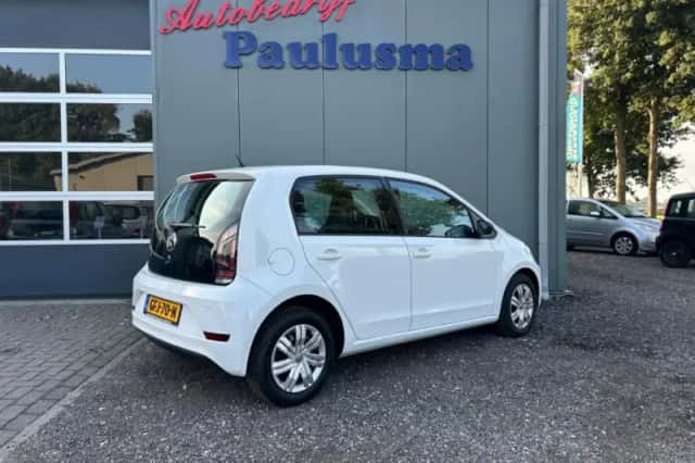 Volkswagen Up! (2017) thumbnail 3