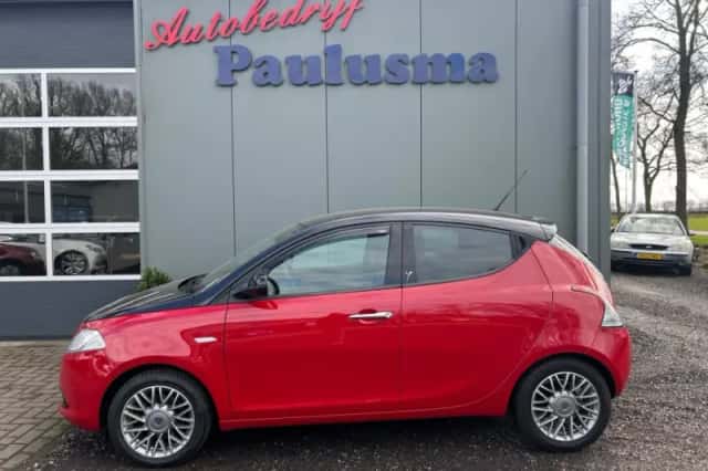 Lancia Ypsilon (2012) thumbnail 2