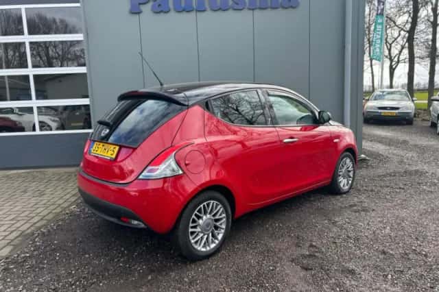 Lancia Ypsilon (2012) thumbnail 3
