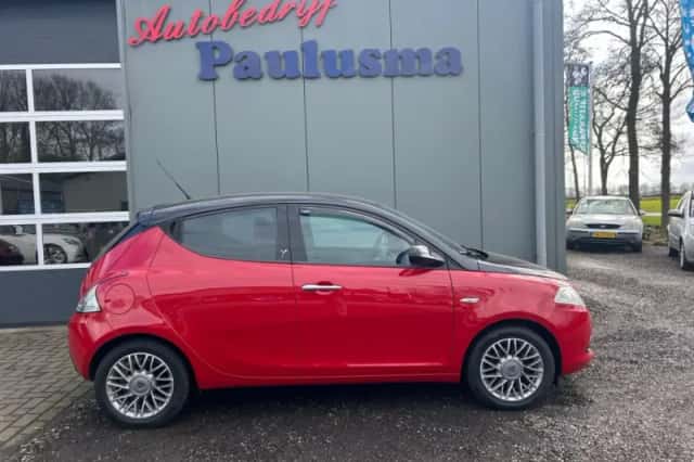 Lancia Ypsilon (2012) thumbnail 4