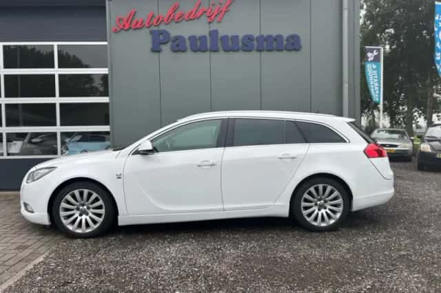 Opel Insignia (2011) thumbnail 2