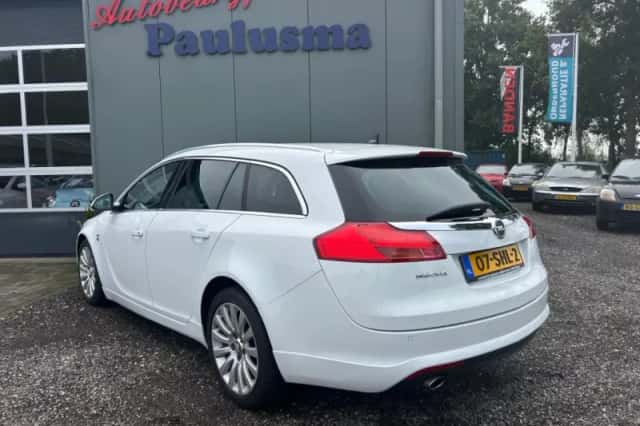 Opel Insignia (2011) thumbnail 3
