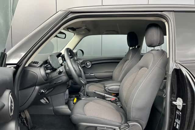 MINI Cooper (2021) thumbnail 2
