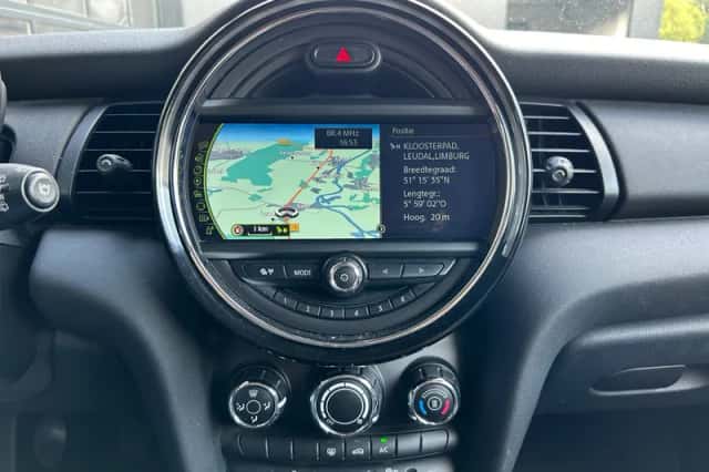 MINI Cooper (2014) thumbnail 5