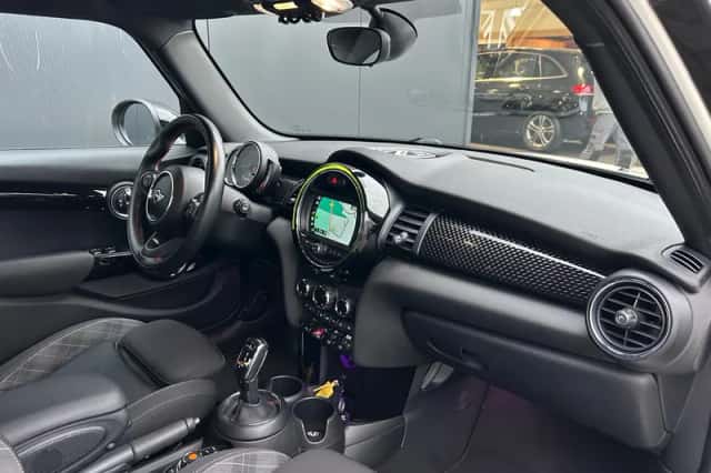 MINI Cooper S (2019) thumbnail 5