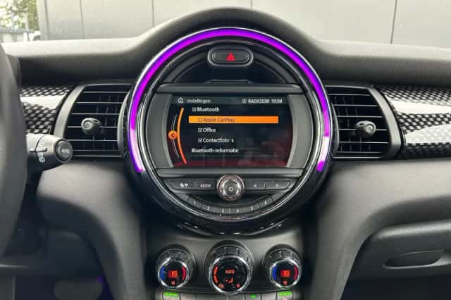 MINI Cooper S (2019) thumbnail 6