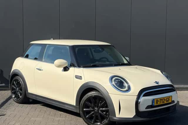 MINI Cooper (2022) thumbnail 1