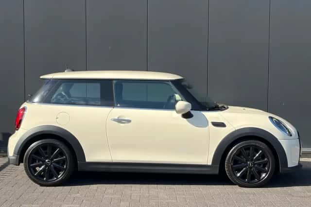 MINI Cooper (2022) thumbnail 2