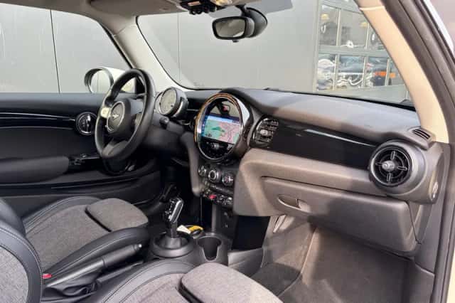 MINI Cooper (2022) thumbnail 5