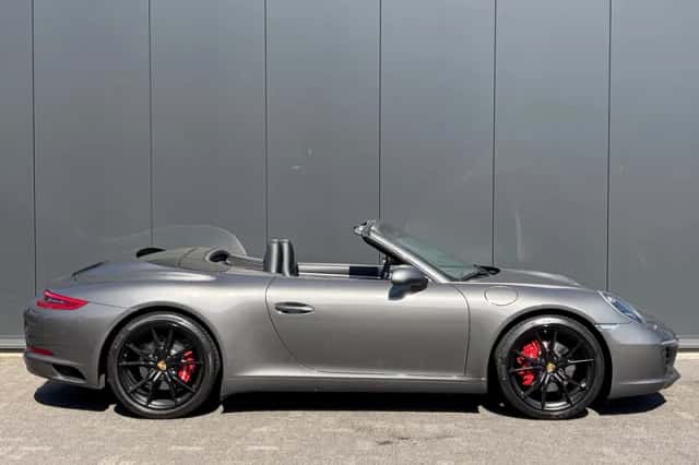 Porsche 911 (2016) thumbnail 2