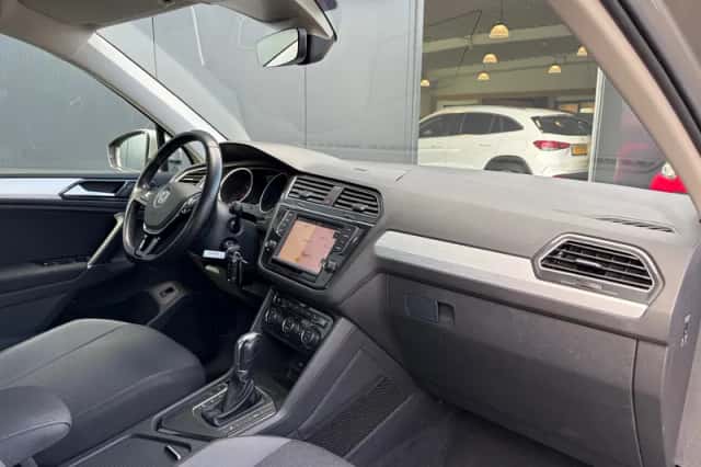 Volkswagen Tiguan (2016) thumbnail 5