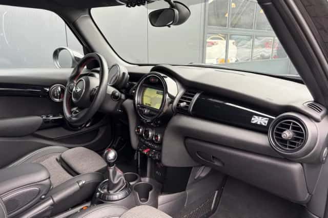 MINI Cooper (2017) thumbnail 5