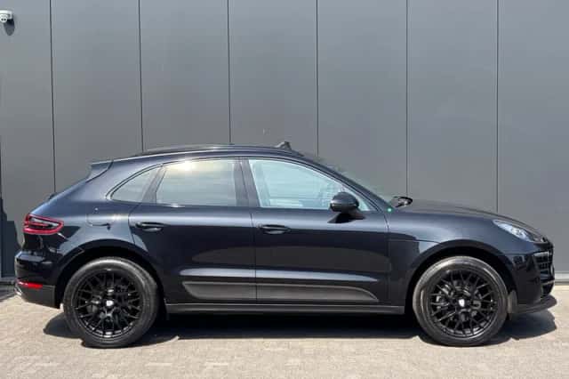 Porsche Macan (2017) thumbnail 2