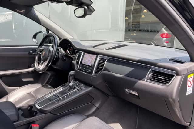 Porsche Macan (2017) thumbnail 5