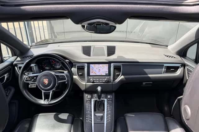 Porsche Macan (2017) thumbnail 6