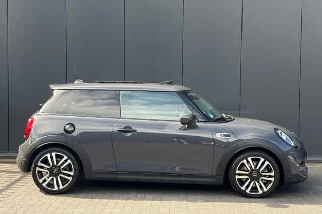 MINI Cooper S (2021) thumbnail 2