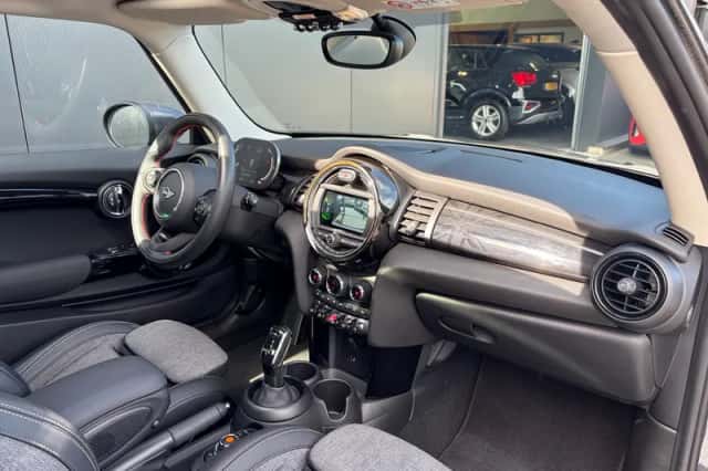 MINI Cooper S (2021) thumbnail 5