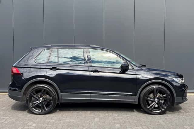 Volkswagen Tiguan (2021) thumbnail 2