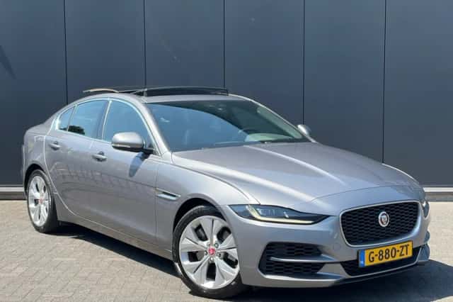 Jaguar XE (2020) thumbnail 1