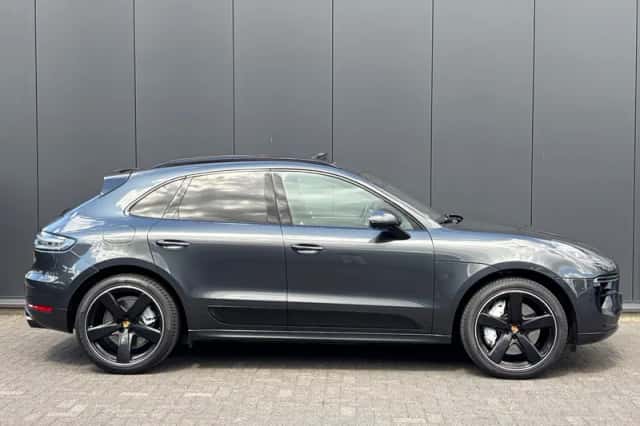 Porsche Macan (2019) thumbnail 2