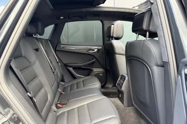 Porsche Macan (2019) thumbnail 4