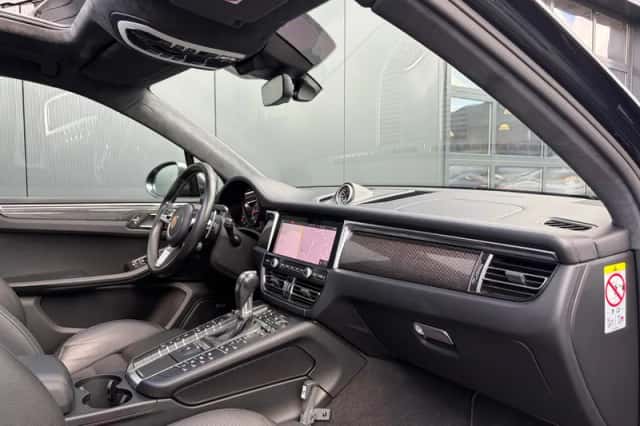 Porsche Macan (2019) thumbnail 6