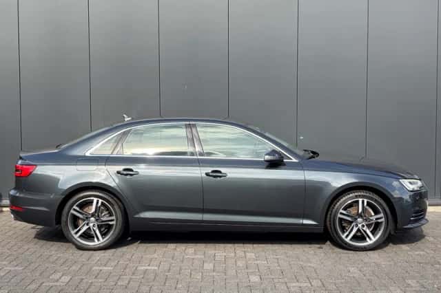 Audi A4 (2017) thumbnail 2