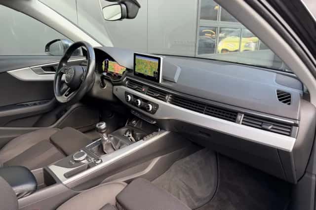 Audi A4 (2017) thumbnail 5