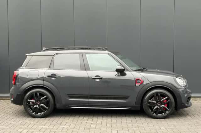 MINI Countryman (2018) thumbnail 2