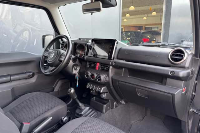 Suzuki Jimny (2020) thumbnail 5