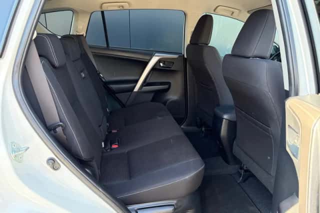 Toyota RAV4 (2016) thumbnail 4