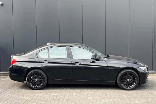 BMW 3-Serie (2012) thumbnail 2