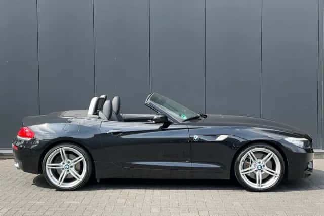 BMW Z4 (2010) thumbnail 2
