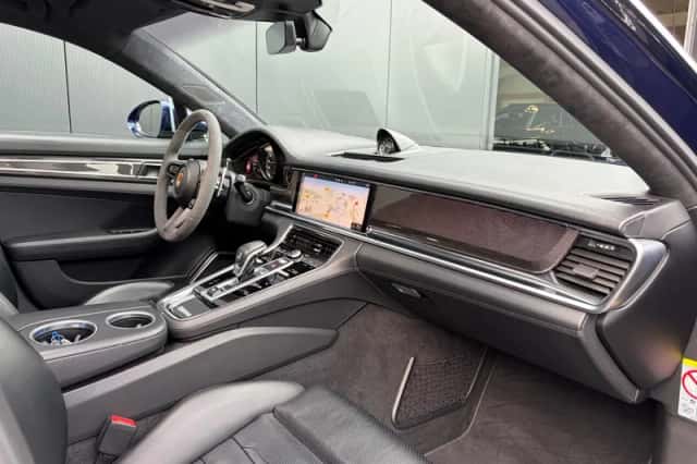 Porsche Panamera (2021) thumbnail 6