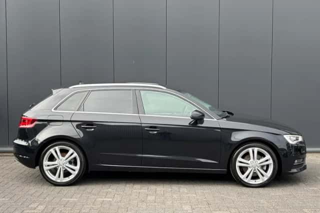 Audi A3 (2013) thumbnail 2