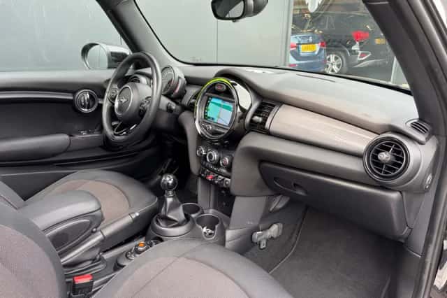 MINI Cooper (2020) thumbnail 4
